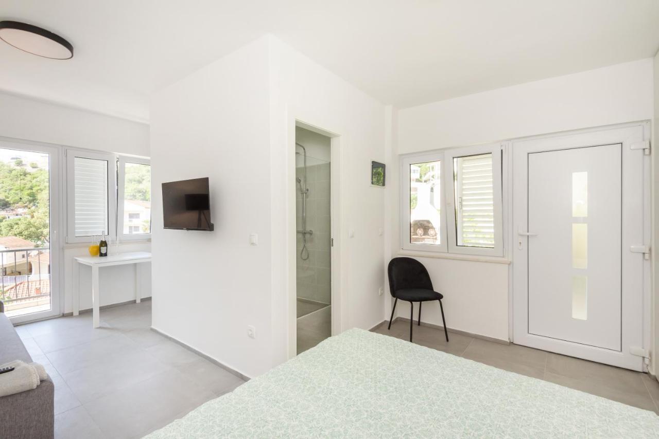 Duboka Family House Grey 아파트 외부 사진