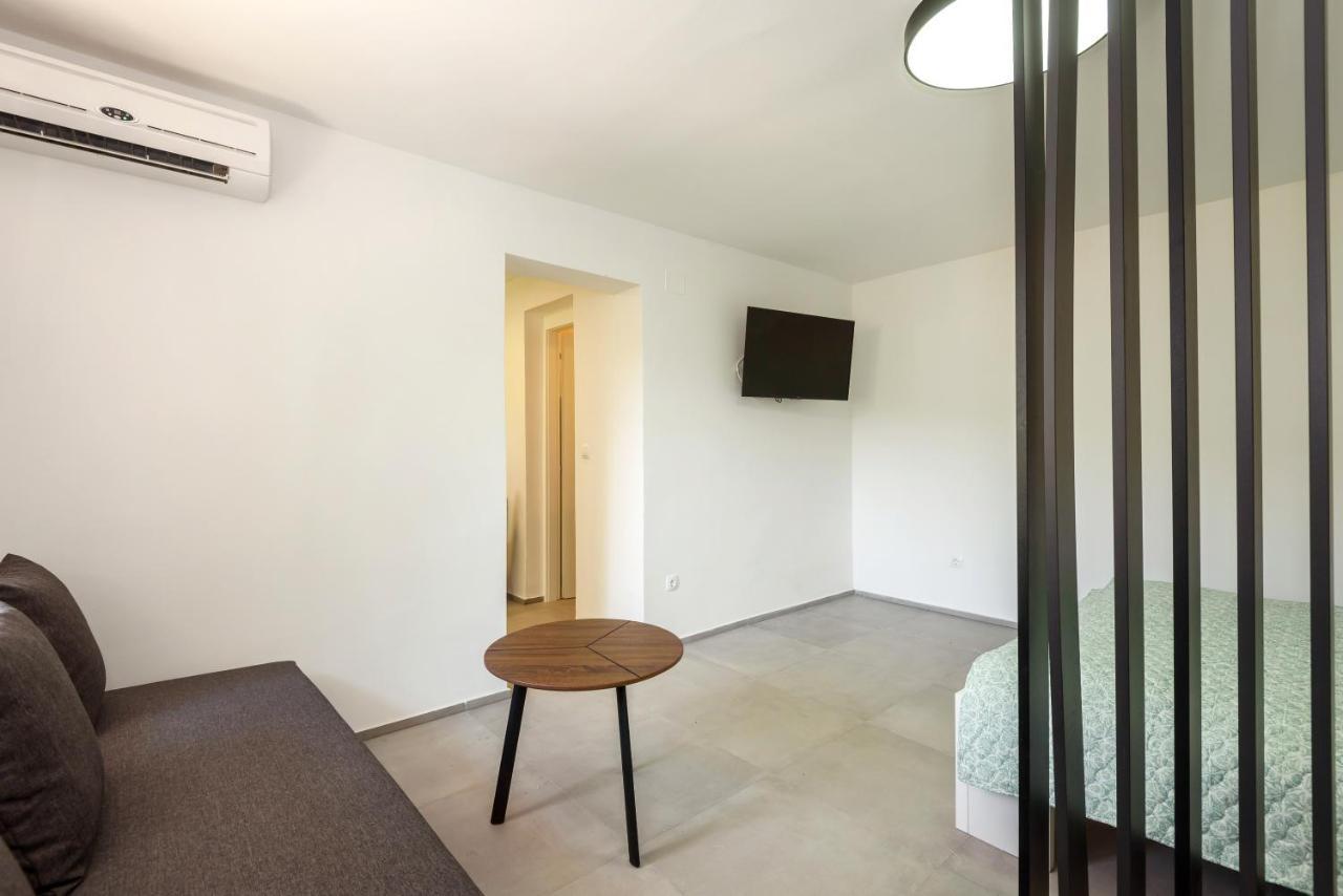 Duboka Family House Grey 아파트 외부 사진