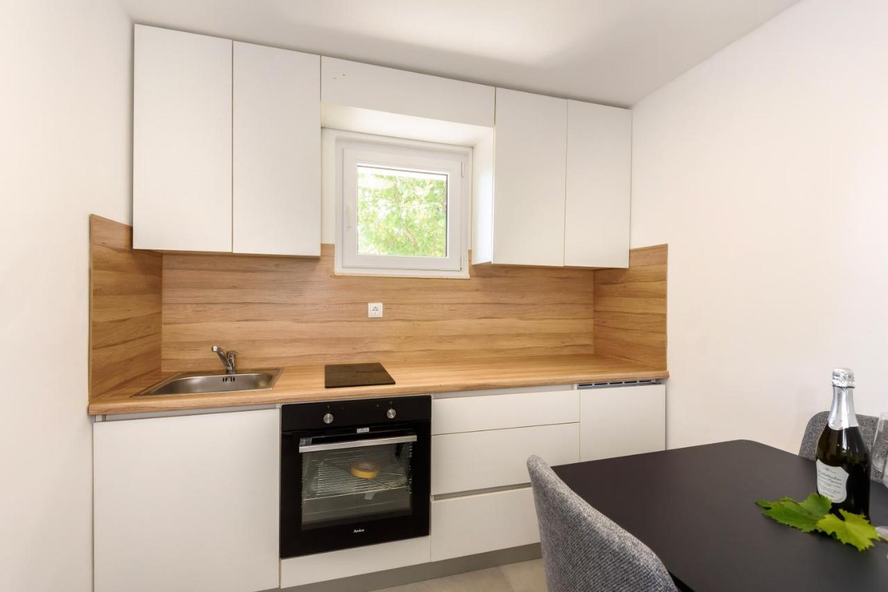 Duboka Family House Grey 아파트 외부 사진